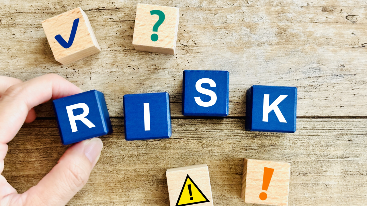 リスクと書かれたブロック