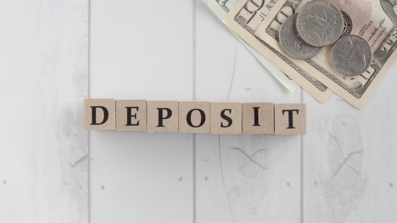 DEPOSITと書かれたブロック